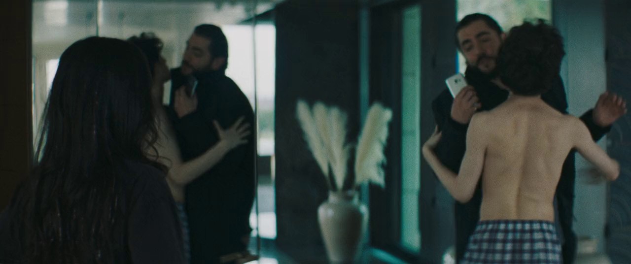 Anora (2024) WEBRip Hindi + English 720p x264 AVC HE-AAC 2.0 ESub.mkv.0005